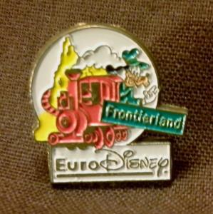 Pin's Esso Euro Disney Frontierland (01)